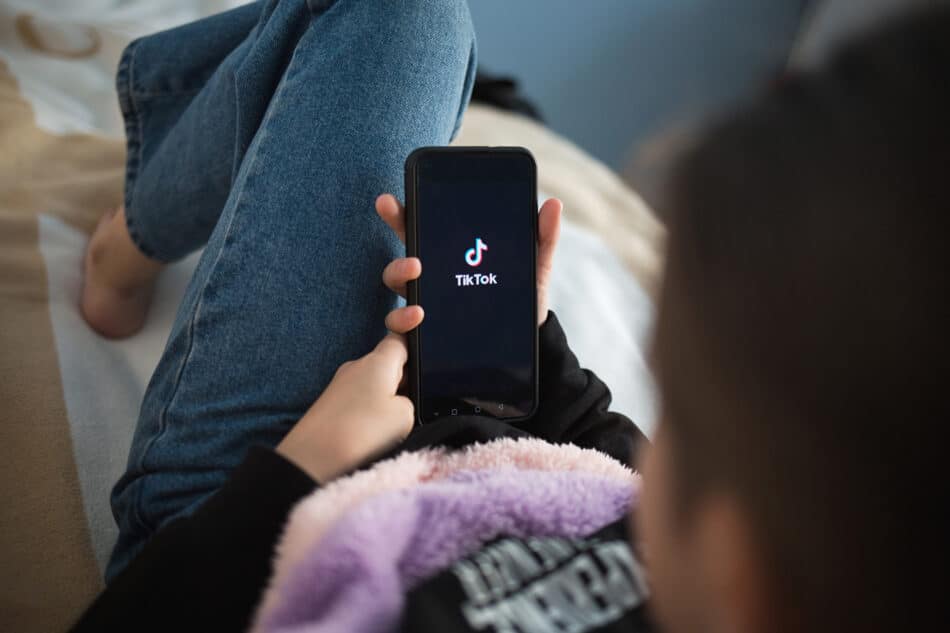 https://cdn.gabb.com/wp-content/uploads/2022/03/child-looking-at-tiktok-950x633.jpeg