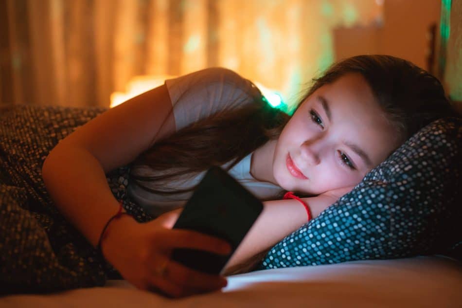 https://cdn.gabb.com/wp-content/uploads/2020/06/combat-teen-smartphone-obsession-950x633.jpeg