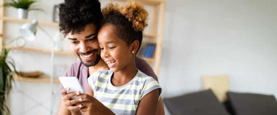 https://cdn.gabb.com/wp-content/uploads/2022/07/father-and-daughter-on-phone-950x396.jpeg
