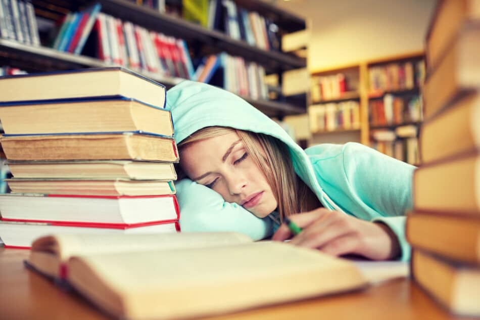 https://cdn.gabb.com/wp-content/uploads/2022/03/girl-sleeping-950x633.jpeg