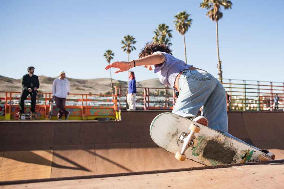 https://cdn.gabb.com/wp-content/uploads/2021/11/Skateboarding-contest-950x633.jpg